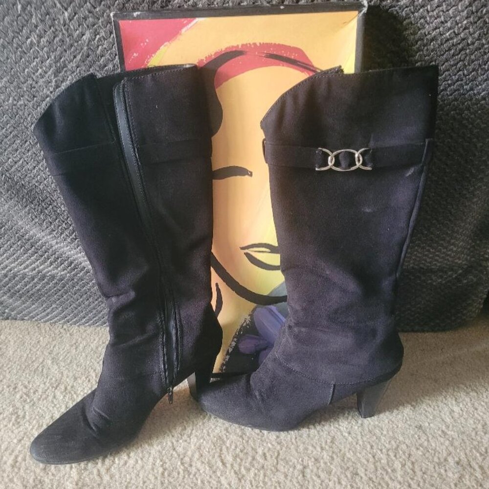 Predictions, size 9.5, black